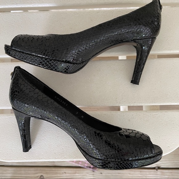 Stuart Weitzman black snake embossed pumps 9 - Picture 5 of 14